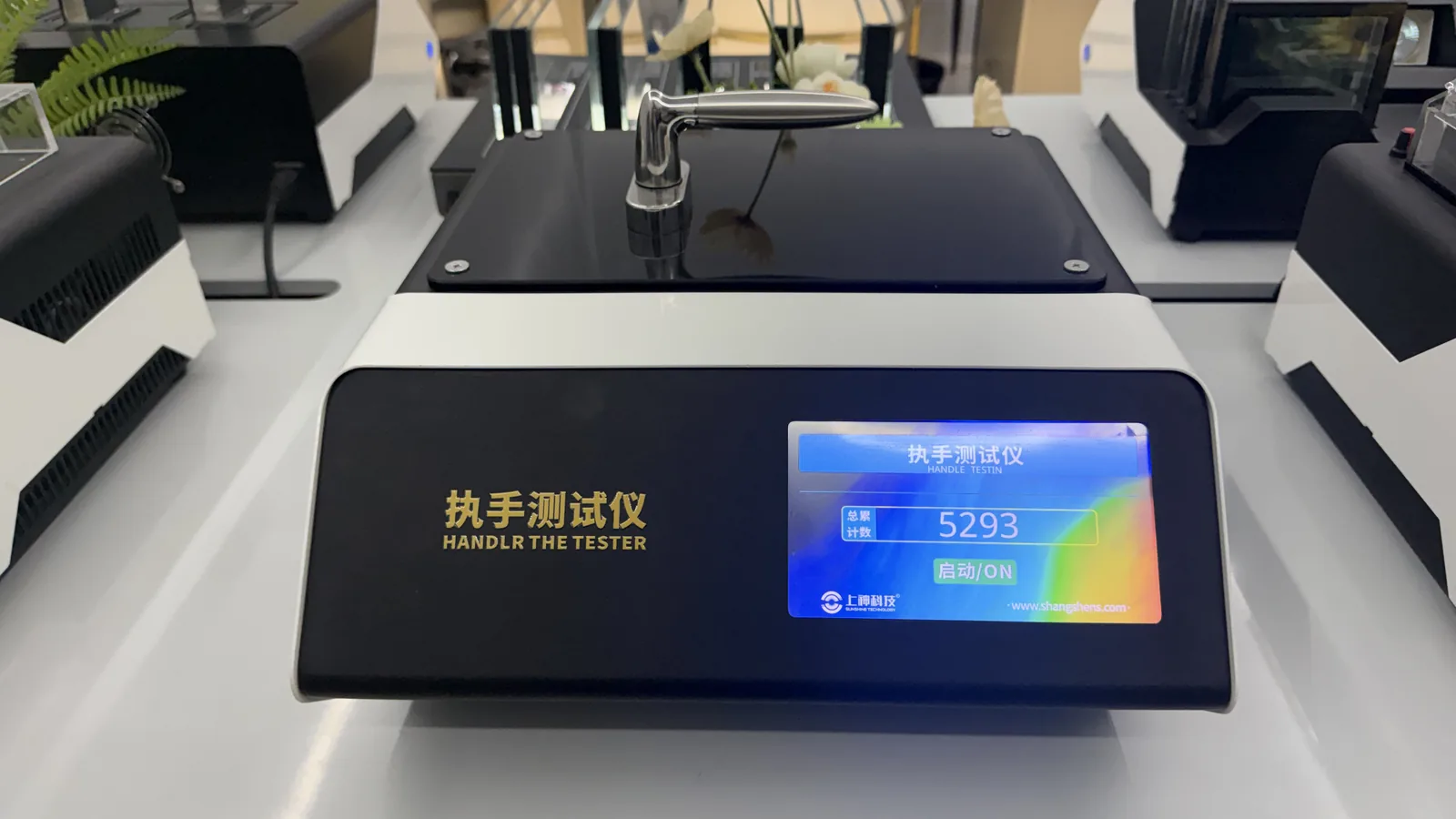 上神科技门窗执手五金耐磨演示仪——门窗执手五金耐磨演示仪，全国系统窗五金展厅拓客设备，演示数据仅供参考