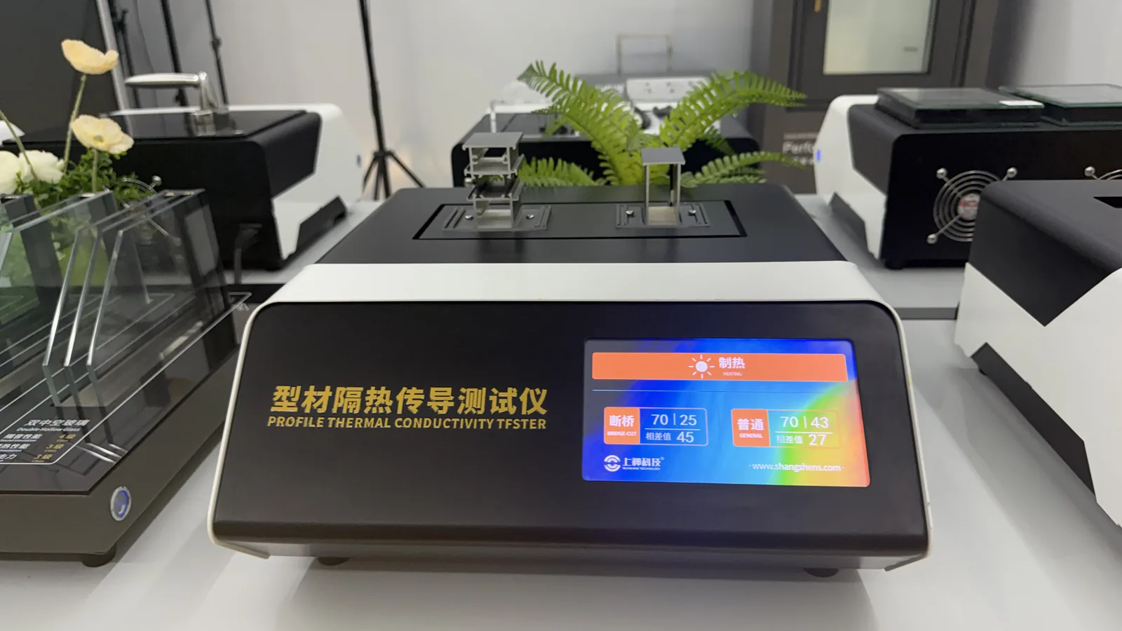 上神科技断桥型材隔热演示仪——断桥型材隔热演示仪，全国南方西晒门窗门店拓客设备，演示数据仅供参考